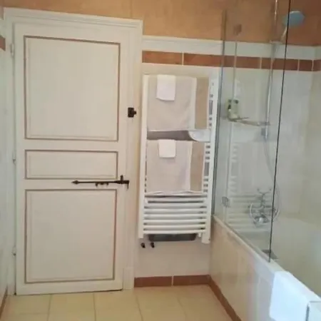 Alojamento de Acomodação e Pequeno-almoço Chateau De La Semondiere Brécey